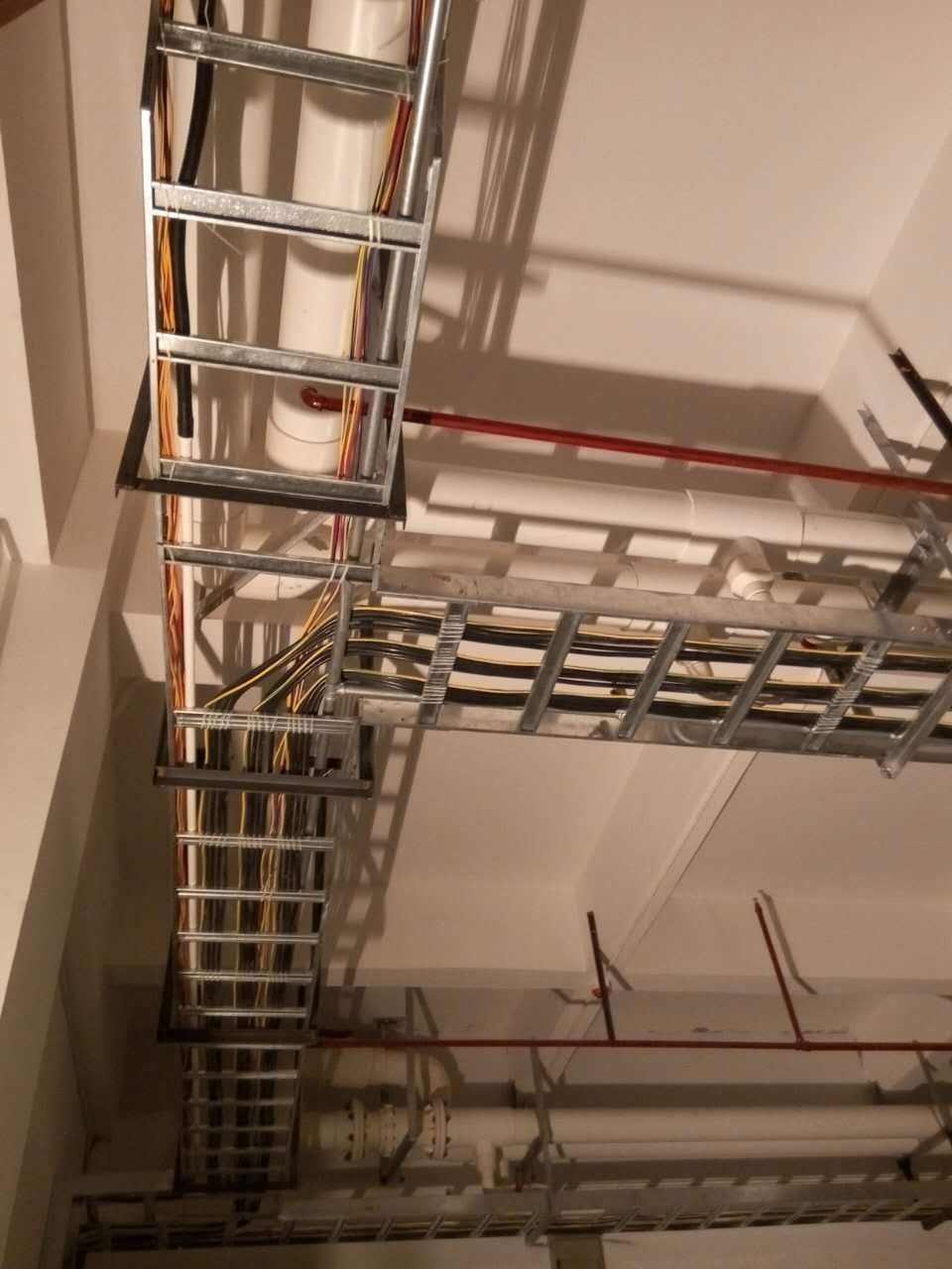 松山湖華為電纜橋架進(jìn)場(chǎng)(圖3) 華為橋架安裝圖二