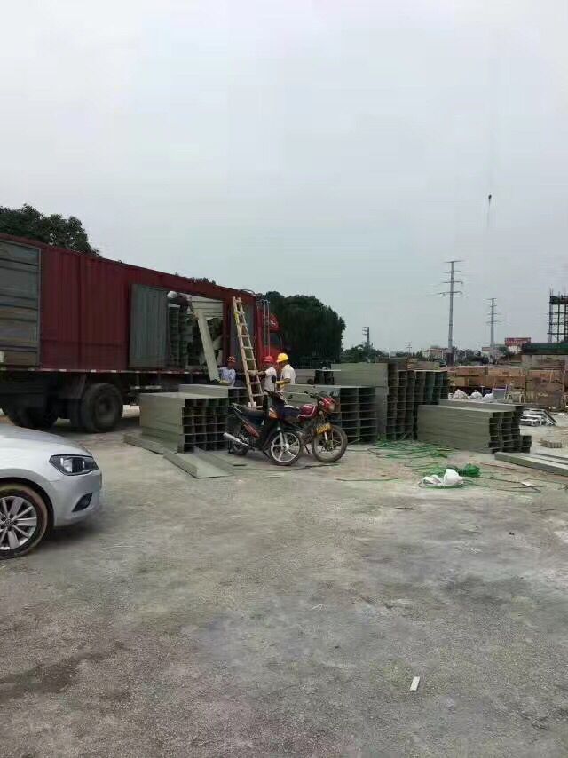 茂名財富廣場電纜橋架進(jìn)場3