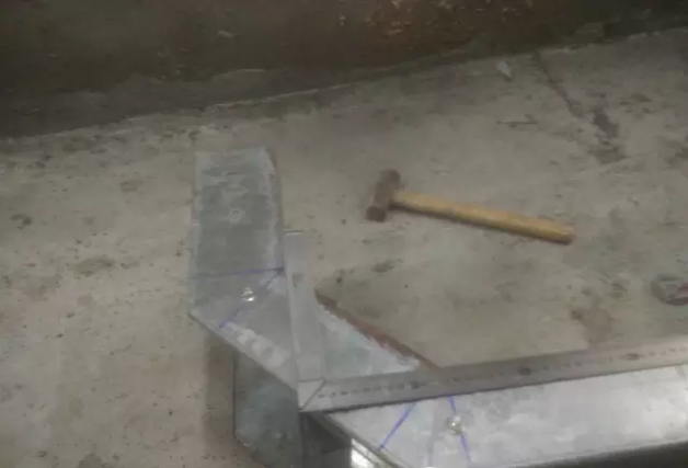 電纜橋架兩個45°彎頭組合成90°彎頭的制作方法(圖7) 電纜橋架兩個45°彎頭制作90°彎頭制作方法6