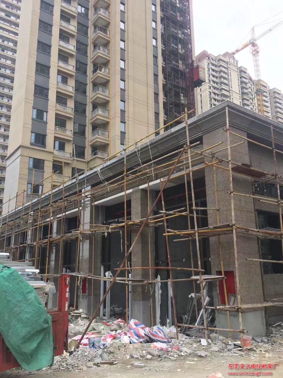 陽江恒大名都鍍鋅橋架進(jìn)場(chǎng)(圖1) 陽江恒大名都鍍鋅橋架進(jìn)場(chǎng)