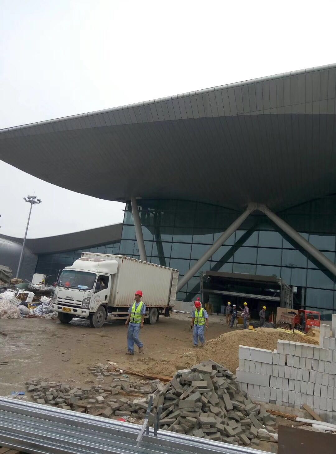 廣州白云機(jī)場(chǎng)三期改造航站樓電纜橋架進(jìn)場(chǎng)(圖4) 廣州白云機(jī)場(chǎng)三期改造航站樓電纜橋架進(jìn)場(chǎng)