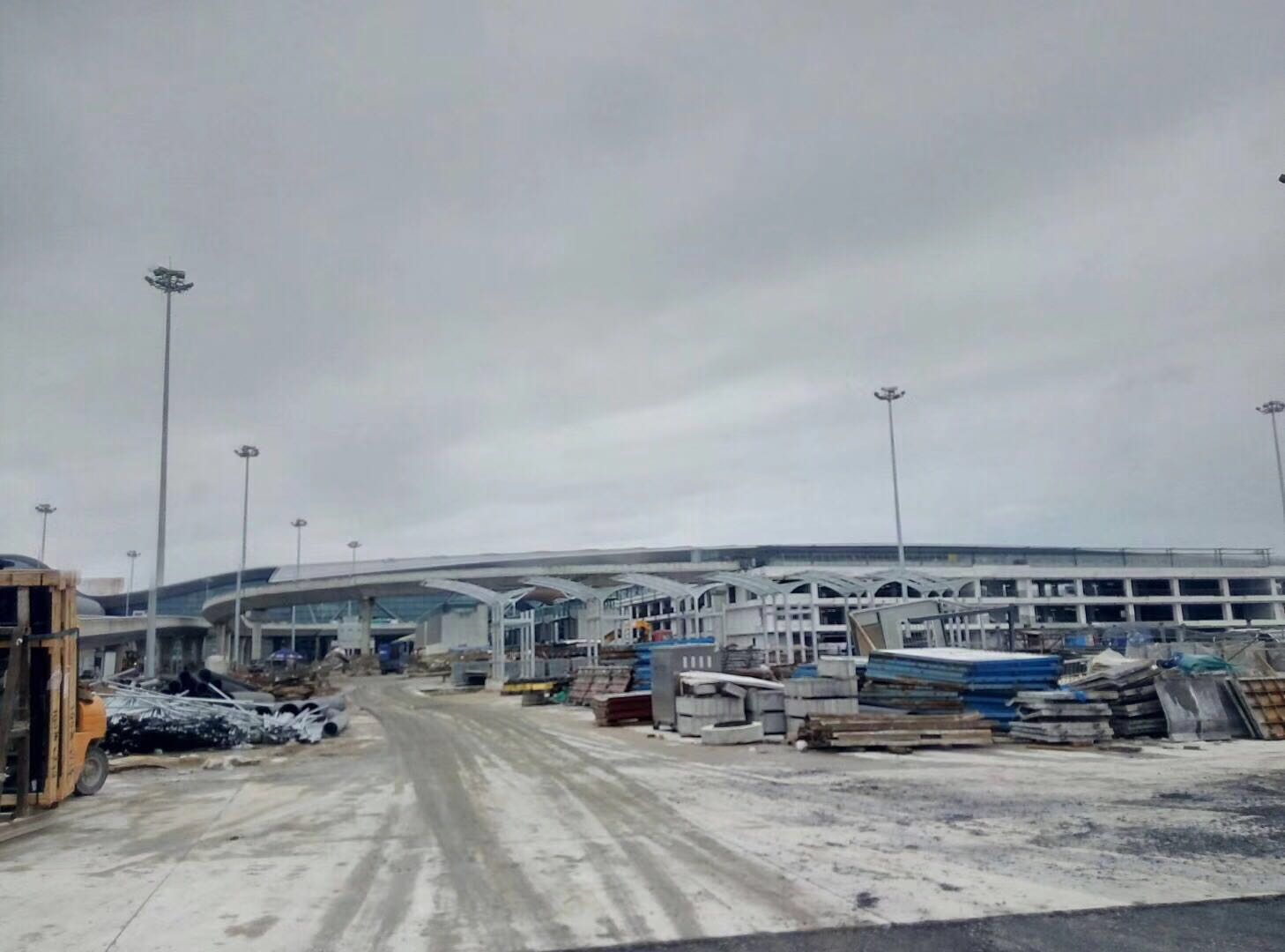 廣州白云機(jī)場(chǎng)三期改造航站樓電纜橋架進(jìn)場(chǎng)(圖5) 廣州白云機(jī)場(chǎng)三期改造航站樓電纜橋架進(jìn)場(chǎng)